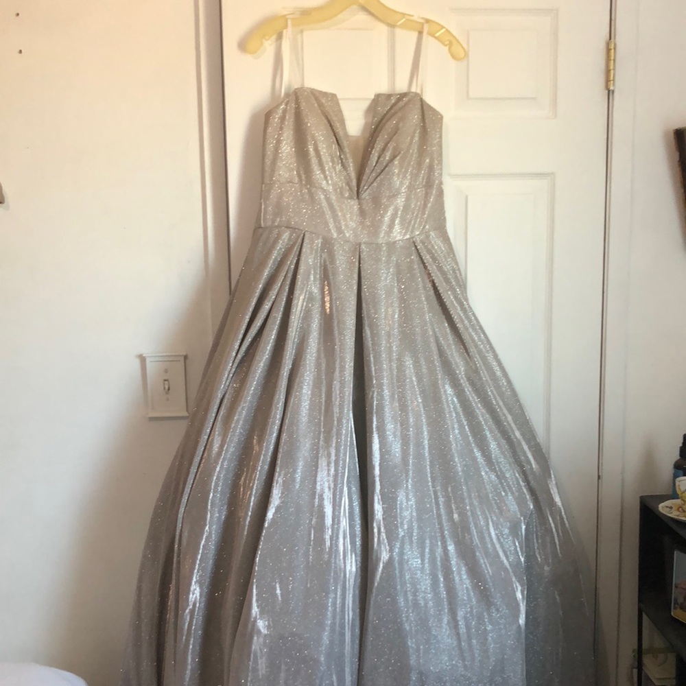 Strapless prom dress with pockets. Sparkly iridescent color